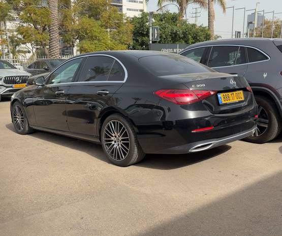 מרצדס C-Class 2023 -  מבט אחורי 