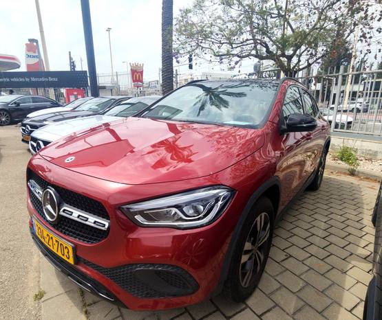 מרצדס GLA 2023 -  מבט צדדי 