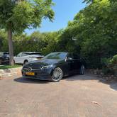 מבט צדדי שחור 2025מרצדס C-Class