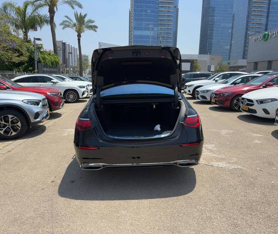 מרצדס S-Class 2023 -  תא המטען
