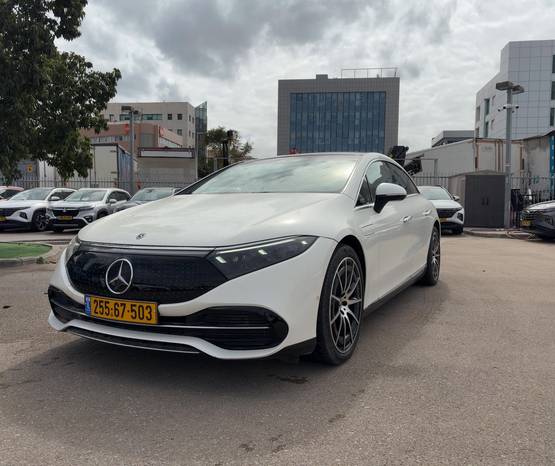 מרצדס EQS 2023 -  מבט צדדי 