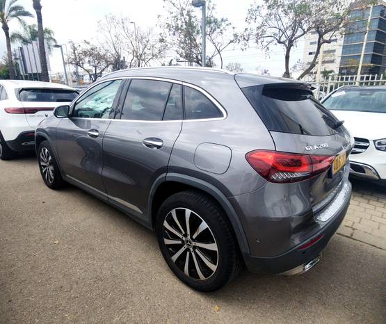 מרצדס GLA 2021 -  מבט אחורי 