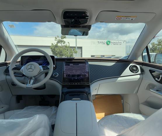 מרצדס EQE 2024 -  פנים הרכב 