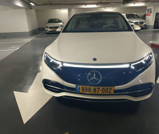 מרצדס EQS 2023 -  מבט קדמי 