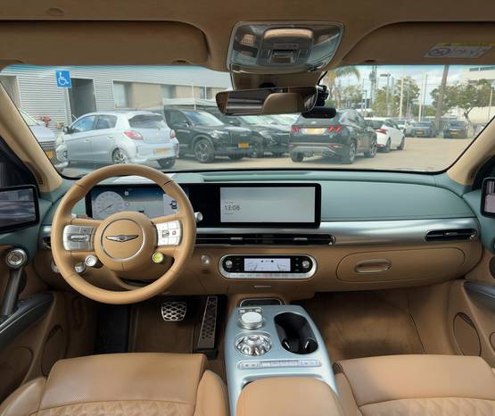 GENESIS GV60 2022 -  פנים הרכב 