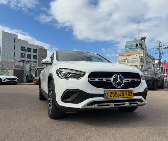 מרצדס GLA 2023 -  מבט צדדי 