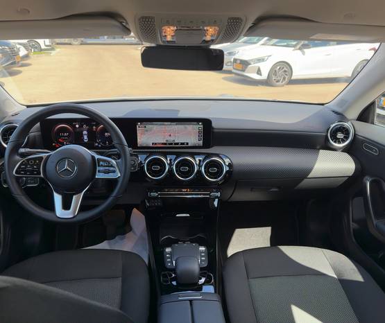 מרצדס יבוא אישי 2023 -  פנים הרכב 