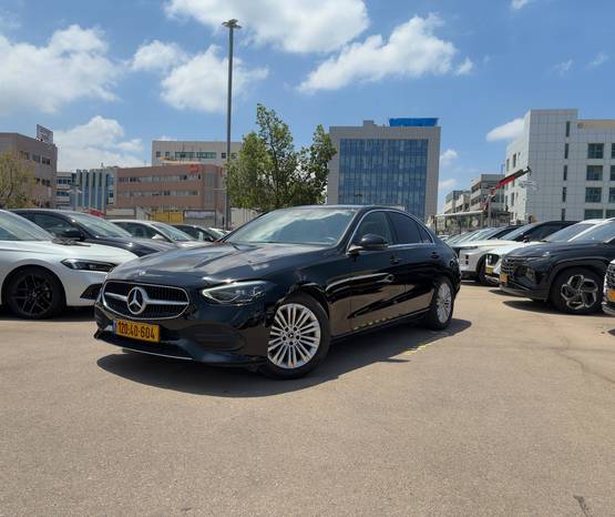 מרצדס C-Class 2025 -  מבט צדדי 