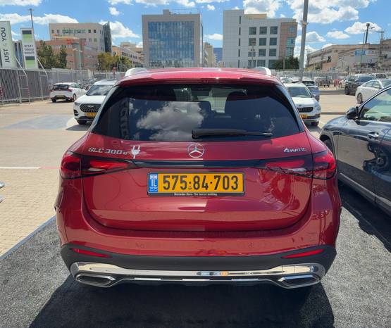 מרצדס GLC 2024 -  מבט אחורי 