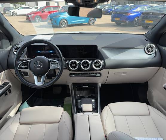 מרצדס GLA 2023 -  פנים הרכב 