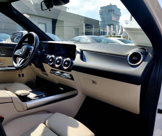 מרצדס GLA 2023 -  פנים הרכב 