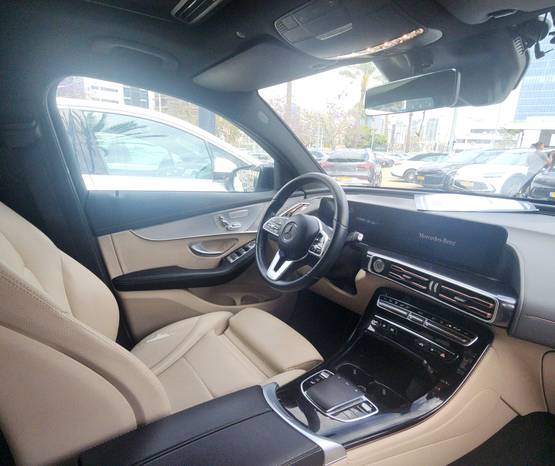 מרצדס EQC 2022 -  פנים הרכב 