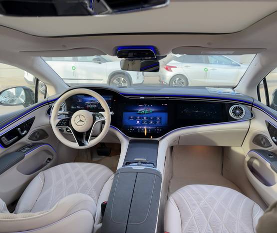 מרצדס EQS 2022 -  פנים הרכב 