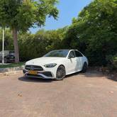 מבט צדדי לבן 2024מרצדס C-Class