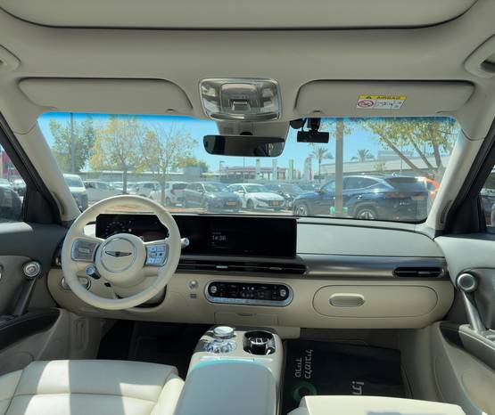 GENESIS GV60 2023 -  פנים הרכב 