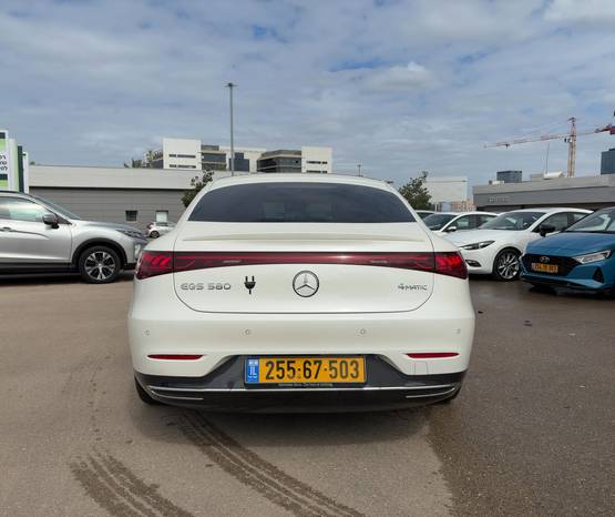 מרצדס EQS 2023 -  מבט אחורי 