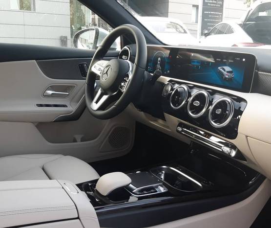 מרצדס A-Class 2020 -  פנים הרכב 