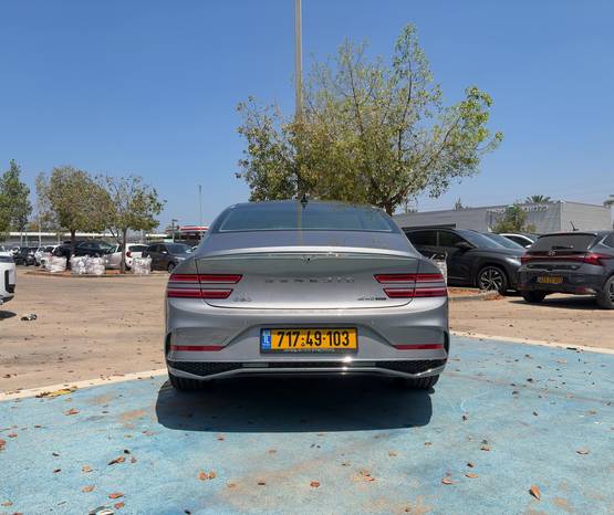 יונדאי GENESIS  G80 2026 -  מבט אחורי 