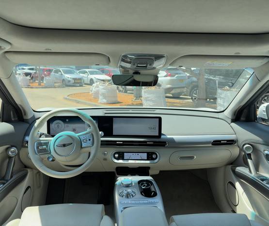 GENESIS GV60 2025 -  פנים הרכב 