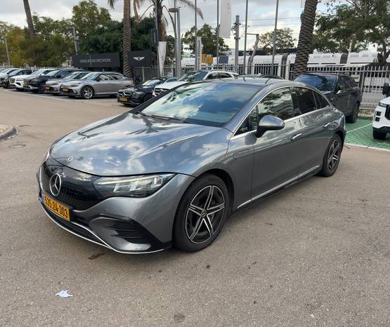 מרצדס EQE 2023 -  מבט צדדי 