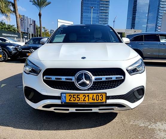 מרצדס GLA 2023 -  מבט קדמי 