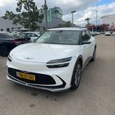 מבט צדדי לבן 2023GENESIS GV60