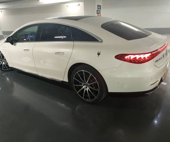 מרצדס EQS 2023 -  מבט אחורי 