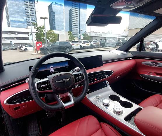 GENESIS GV70 2025 -  פנים הרכב 