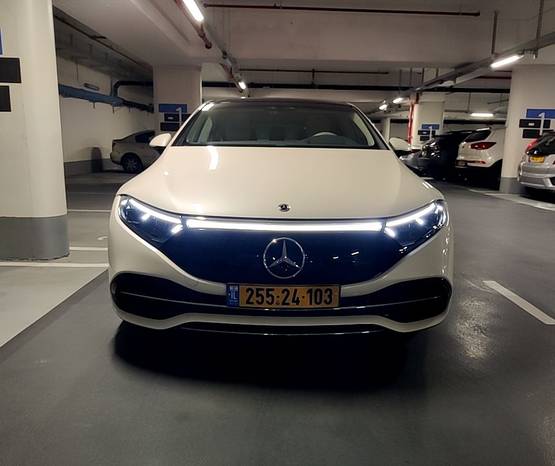 מרצדס EQS 2023 -  מבט קדמי 