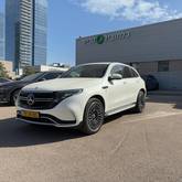 מבט צדדי לבן 2021מרצדס EQC