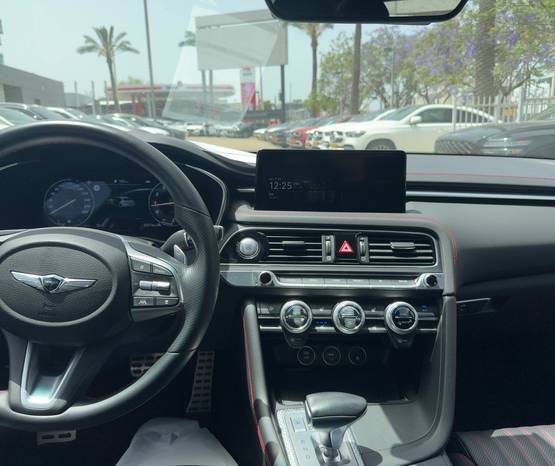 GENESIS G70 2024 -  פנים הרכב 
