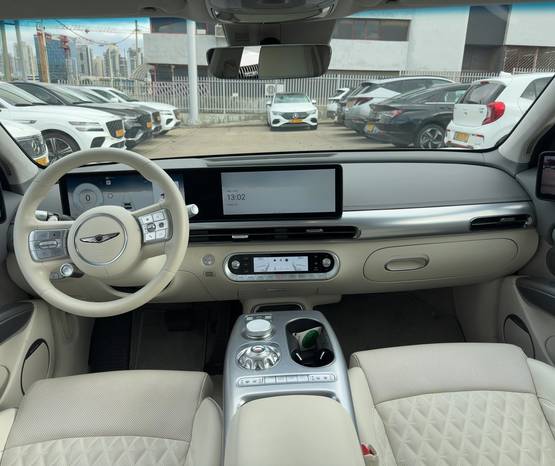 GENESIS GV60 2023 -  פנים הרכב 