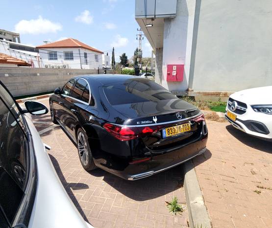 מרצדס E-Class (W214) 2025 -  מבט אחורי 