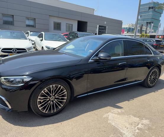 מרצדס S-Class 2023 -  מבט צדדי 