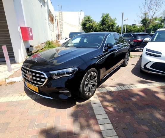 מרצדס E-Class (W214) 2025 -  מבט צדדי 