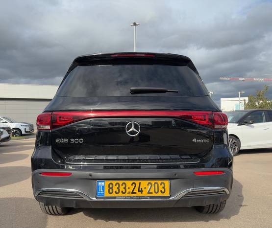 מרצדס EQB 2024 -  מבט אחורי 