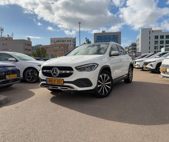 מרצדס GLA 2023 -  מבט קדמי 