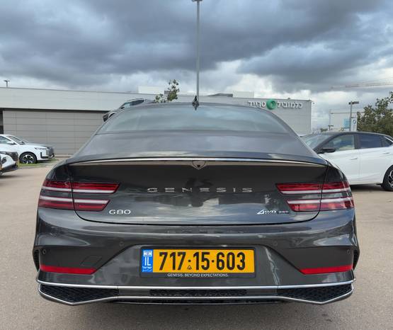יונדאי GENESIS  G80 2024 -  מבט אחורי 