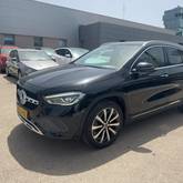 מבט צדדי שחור 2021מרצדס GLA