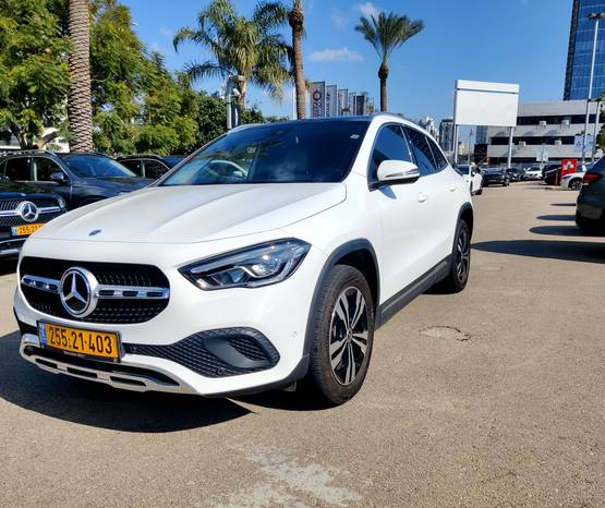 מרצדס GLA 2023 -  מבט צדדי 