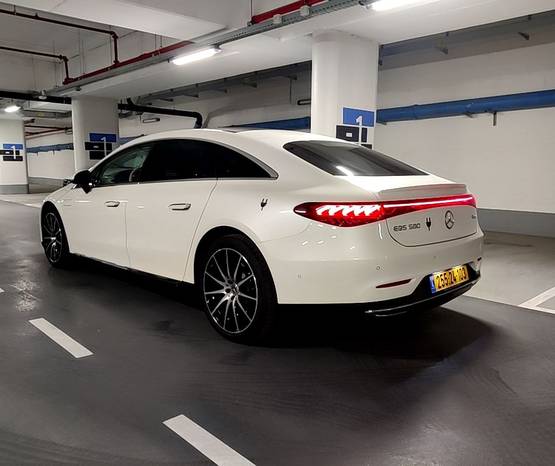 מרצדס EQS 2023 -  מבט אחורי 