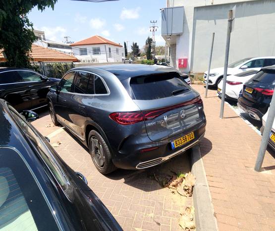 מרצדס EQE SUV 2024 -  מבט אחורי 