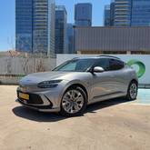 מבט צדדי כסף מטאלי 2024GENESIS GV60
