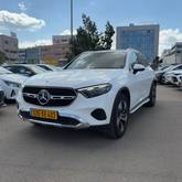 מבט צדדי לבן 2024מרצדס GLC