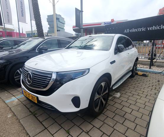 מרצדס EQC 2022 -  מבט צדדי 