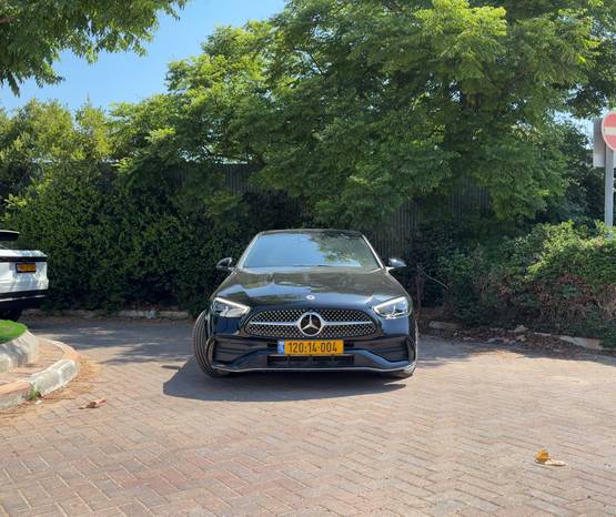 מרצדס C-Class 2025 -  מבט קדמי 