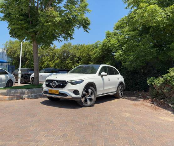 מרצדס GLC 2023 -  מבט צדדי 