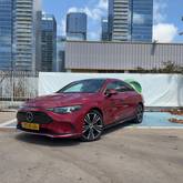 מבט צדדי אדום 2025מרצדס CLA EQ