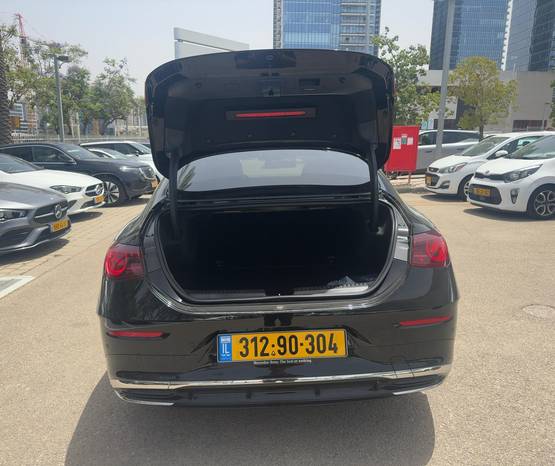 מרצדס CLA EQ 2025 -  תא המטען
