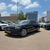 מבט צדדי שחור 2025מרצדס C-Class